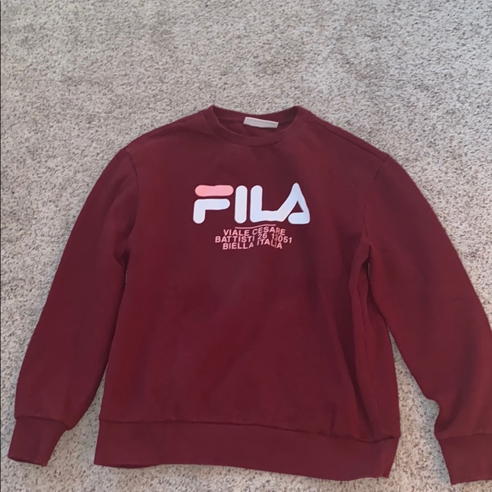 i’m selling this red filas sweatshirt!!!